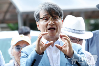 경찰서 출석하며 입장 내놓는 최재영 목사