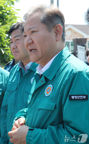 부안 지진 피해 현장 찾은 이상민 행안부장관