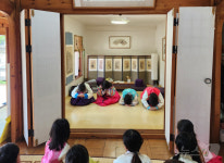 한복 입기·바른 인사법 실습…도봉구, 초등학생 창의인성학교 운영