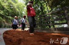 황톳길 걸으며 힐링하세요