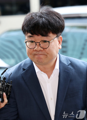 경찰 출석하는 이명수 서울의소리 기자