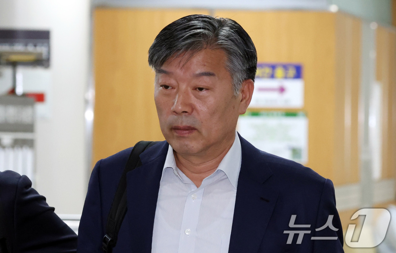 김홍희 전 해양경찰청장, 함정 비리 의혹으로 구속기소