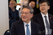 뉴질랜드 식물 식품 연구소 방문하는 리창 中 총리