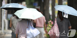 폭염 일상 필수품 '양산'