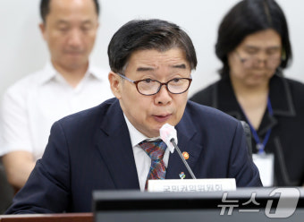 인사말 하는 유철환 권익위원장