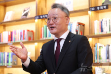 시추 대신 임대주택 조국에 …與 안상훈 25만원 살포할 돈으로