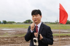 해외 공장 표준 건설로 진로 대중화 이룬다…하이트진로 베트남 공략 박차