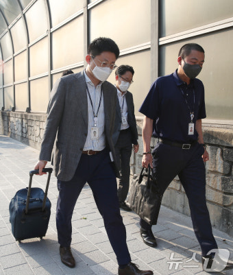 집단휴진 관련 의협 조사 마친 공정위 조사관들