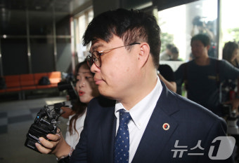 경찰조사 출석하는 임현택 의협회장