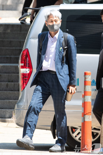 '윤 대통령 명예훼손' 영장실질심사 출석하는 신학림 전 언론노조위원장