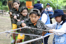 진지한 어린이 병영체험
