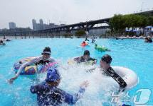 도심 속 워터파크 한강 수영장·물놀이장 동시 개장