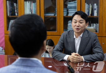 대화하는 원희룡 전 장관