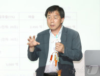 기업 소개하는 강영훈 스마트휴먼텍 대표이사