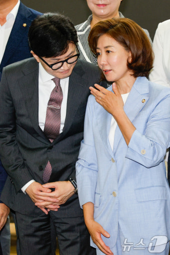 대화 나누는 한동훈·나경원