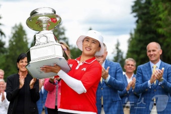 34세에 생애 첫 LPGA 메이저 우승컵 든 양희영