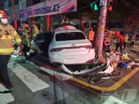 새벽 광주서 20대가 몰던 차량, SUV 추돌 뒤 보행자 3명 덮쳐