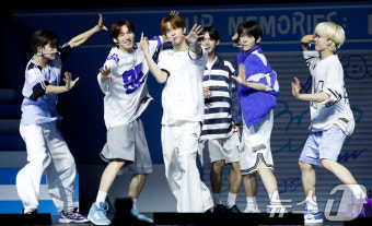투어스, 미니2집 발매 당일 30만장↑…첫날부터 전작 초동 경신 속 음반차트 1위