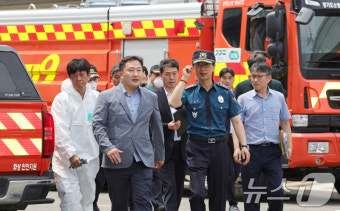화성 화재 참사 현장 찾은 김봉식 경기남부경찰청장