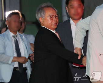 '여직원 강제추행' 오거돈 전 부산시장 만기 출소