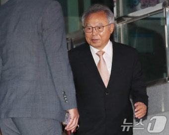 '강제추행' 오거돈 전 부산시장, 만기 출소