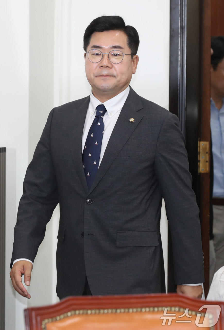 민주당 대표 직무대행, 최고위원회의 참석…금융거래세 폐지 논의 촉구