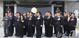 우원식 국회의장, 국립서울현충원 참배