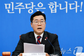김홍일 방통위원장 규탄 발언하는 박찬대 직무대행