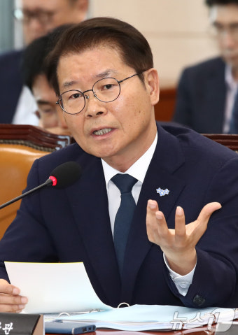 화성 화재 사고 질의 답하는 이정식 장관
