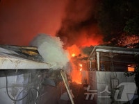 전남 구례 돼지 축사화재…돼지 1200두 소사