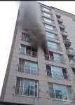 대구 동구 입석동 10층 아파트 4층서 불…5명 연기 흡입