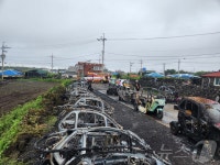 제주 우도 전기오토바이 화재로 20여대 소실