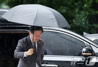 이재명, '대북송금' 제3자 뇌물죄…서울중앙지법으로 병합 신청