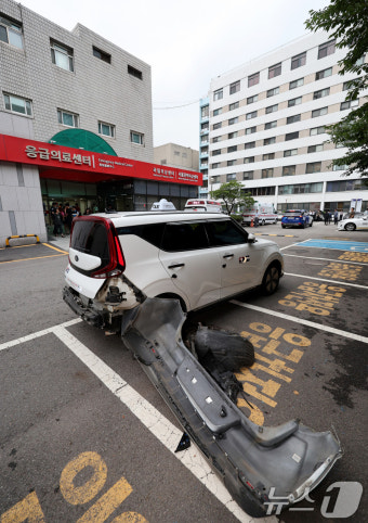 돌진사고로 피해입은 차량