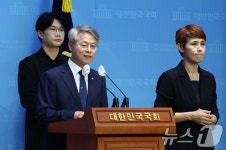 공수처법 입법청원 기자회견 하는 민형배 의원