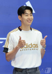 손흥민, 엄지척