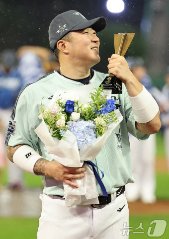 '결승포 쾅!' 최형우, 역대 최고령 올스타전 MVP 역사 썼다