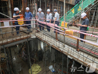 이정식 장관, 폭염·호우 대비 건설현장 점검