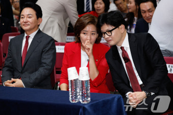 대화 나누는 나경원·한동훈