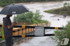 침수된 대구 금호강 가천잠수교