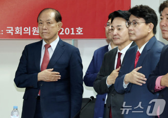 국민의례하는 황우여·원희룡·윤상현