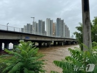 교량 상판 내려앉은 대전 유등교 통행재개 1년 이상 소요 전망