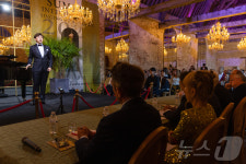 열창하는 지하오 리, 조수미 콩쿠르 초대 우승