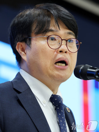 의사협회 입장 밝히는 임현택 회장