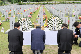 與 지도부, '채상병 1주기' 현충원 찾아 참배