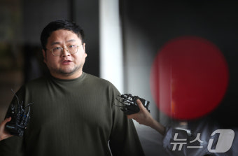 '쯔양 협박' 의혹 유튜버 구제역 '자진 출석'