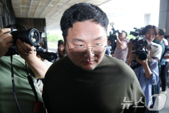 '쯔양 협박' 의혹 유튜버 구제역 '검찰 자진 출석'