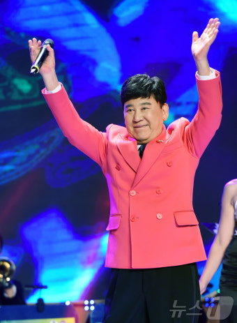 '봉선화 연정' 부른 트로트 거장 현철…향년 82세 나이로 별세