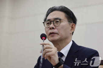 답변하는 강민수 국세청장 후보자