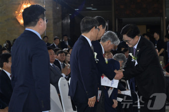 제헌절 기념식 입장하는 우원식 국회의장